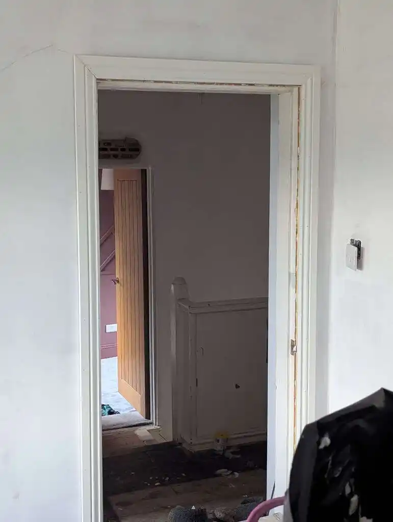 picture of door archetrave