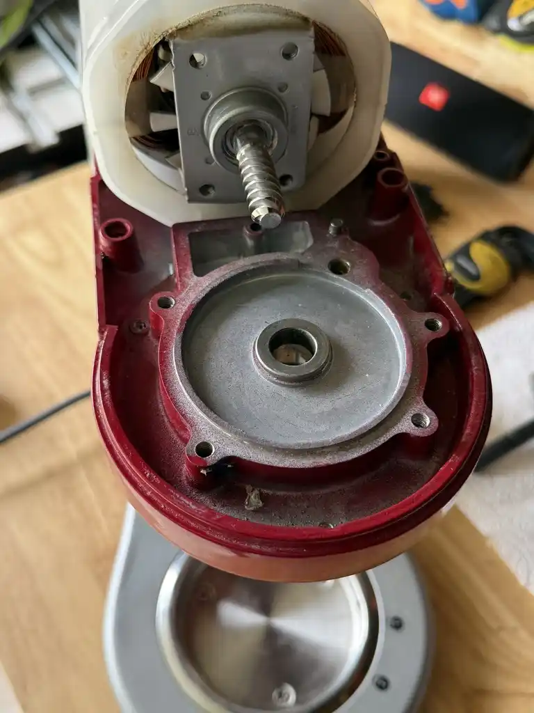 picture of inside worm gear of food processor