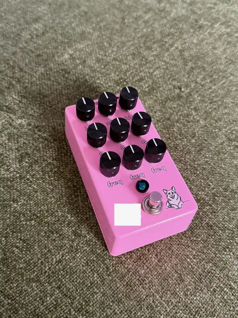picture of lots of small knobs on a small pink device