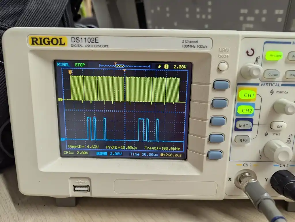 picture of an oscilloscope showing a high frequency SPI signal