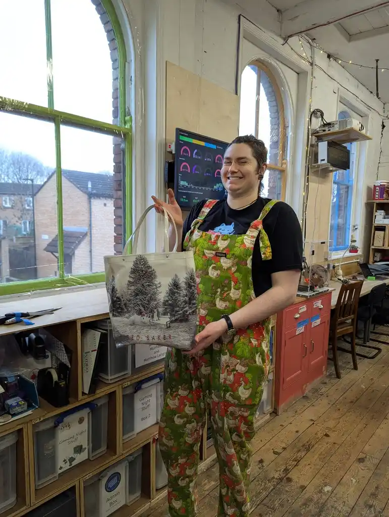 picture of a person holding a fixed bag