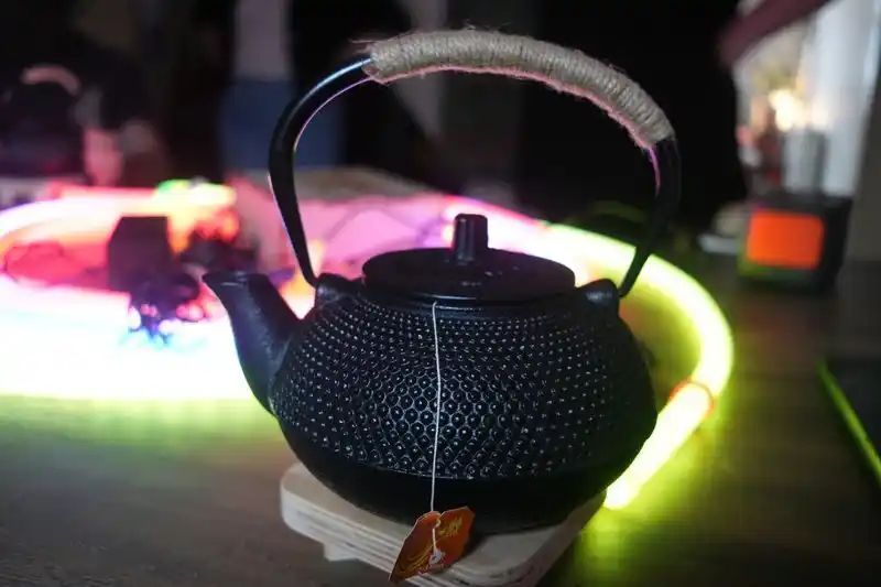 alexj_singing-teapots_2.webp