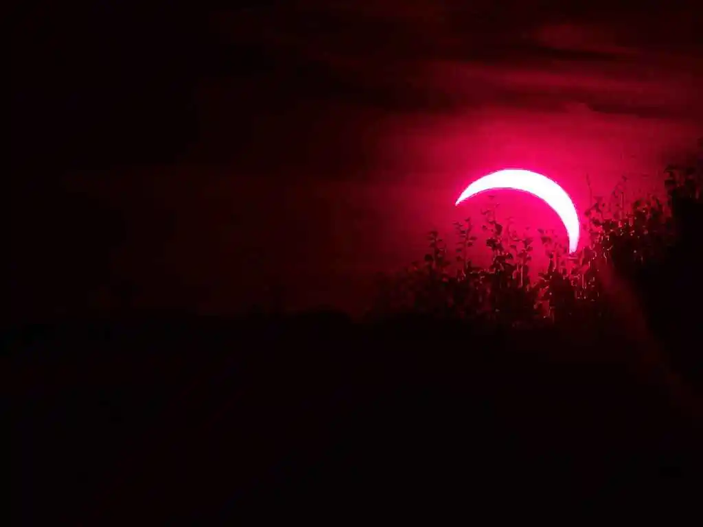 eclipse_03.webp